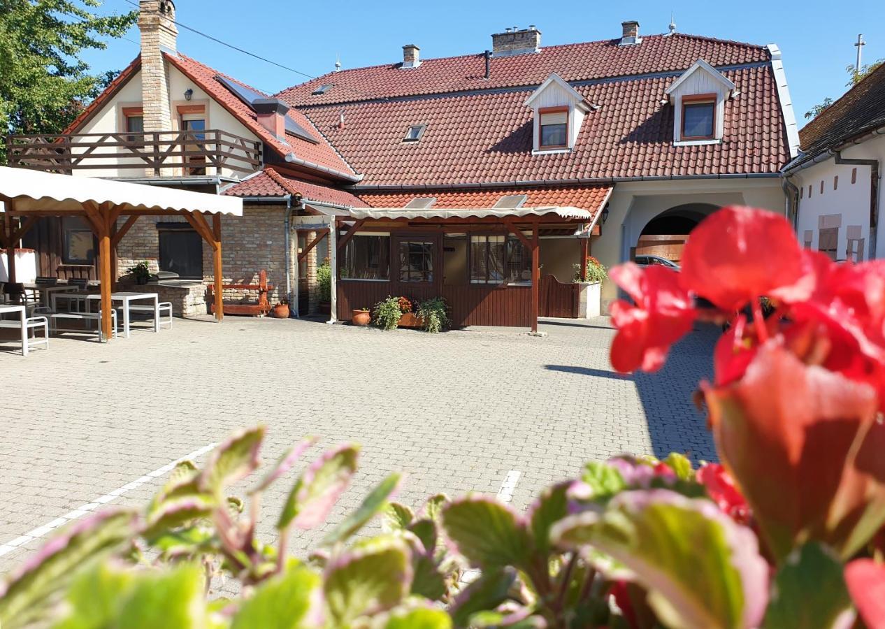 Nadasdi Haz Szekszárd Extérieur photo